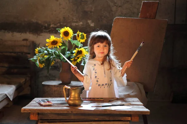 Girl Paints Still Life Easel — Stock Photo, Image