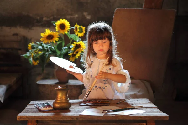 Girl Paints Still Life Easel — Stock Photo, Image