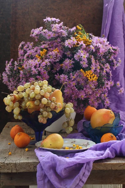 Nature Morte Avec Vin Rouge Fruits Bouquet Fleurs — Photo