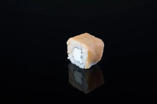 Role Sushi Černém Pozadí — Stock fotografie