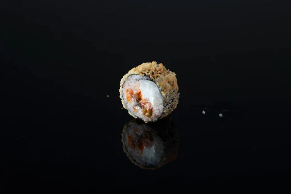 Rolki Sushi Czarnym Tle — Zdjęcie stockowe