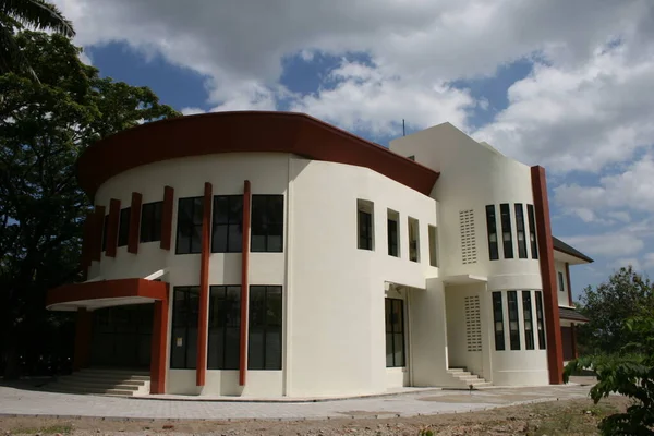 Yogyakarta, Endonezya, 5 Ağustos 2008. Endonezya Sanat Enstitüsü Kampüsü Fotoğraf Bölümü 'nün eşsiz ve ikonik mimarisi.