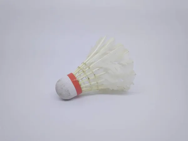 羽毛球爱好者仍可用作休闲游戏的常用羽毛球 — 图库照片