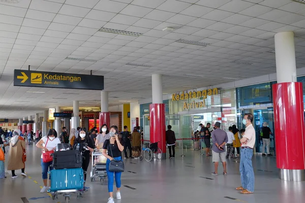 Pangkalpinang Indonesia Dec 2021 Passengers Arrive Arrival Gate Depati Amir — Stock Photo, Image