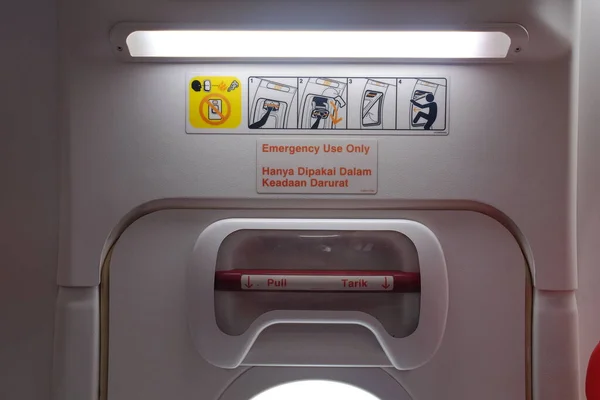 Una Puerta Emergencia Cabina Del Avión Que Utilizará Caso Una —  Fotos de Stock
