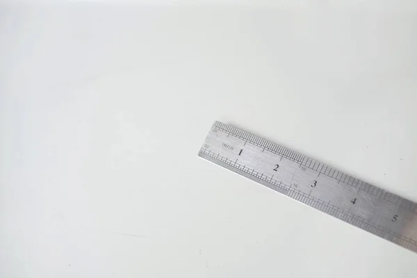 Срібна Мідна Лінійка Кількості Дюймів Ізольована Білому — стокове фото