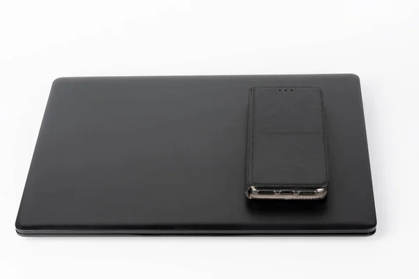 Сучасний Новий Офісний Чорний Ноутбук Сенсорний Екран Смартфон Шкіряному Футлярі — стокове фото