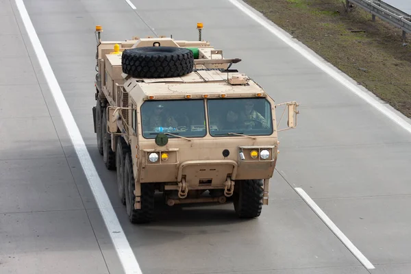 Convoy Militar Del Ejército Estadounidense Pasa Por República Checa Heavy —  Fotos de Stock