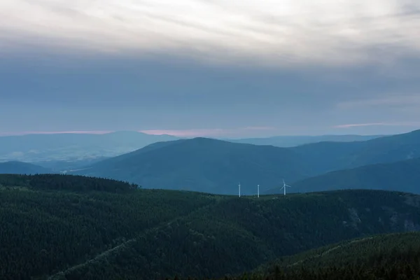 Wind Turbines Bear Mountain View Upper Water Reservoir Pumped Storage — ストック写真