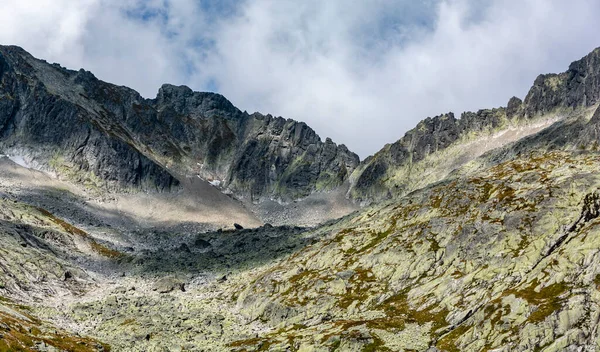 Vista Desde Valle Sobre Fragmento Cresta Principal Los Altos Tatras —  Fotos de Stock