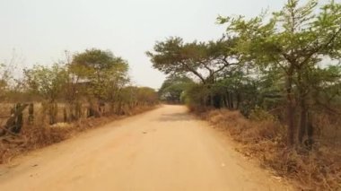Eski Bagan 'daki boş yol. Myanmar. 4K Görüntü.