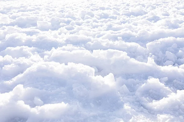 Beyaz Karlı Kış Toprağı Küçük Dağlar Oluşturuyor — Stok fotoğraf