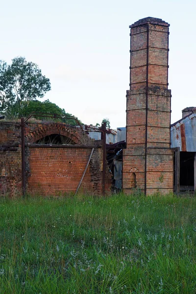 Ruínas Inseguras Uma Antiga Fábrica Tijolos Norte Queensland Agora Declínio — Fotografia de Stock