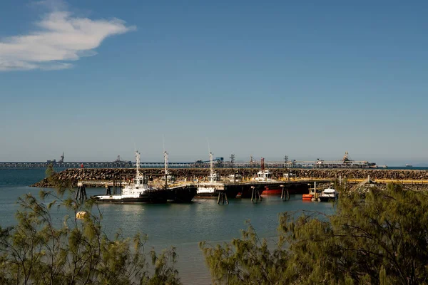 Bogserbåtar Hamnen Vid Hay Point Med Kollastkajen Bakgrunden Vid Mackay — Stockfoto