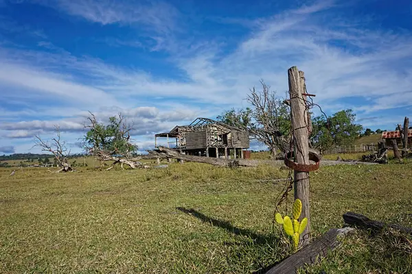 Övergivna Övergivna Gamla Timmerhus Pålar Hage Landsbygden Södra Queensland — Stockfoto