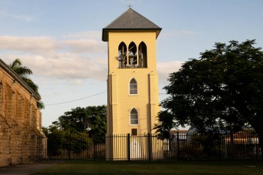 Rockhampton, Queensland 'daki St. Pauls Anglikan Katedrali' ndeki çan kulesi..