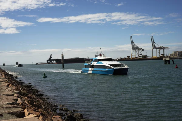 Sealink Magnetic Island Färja Anländer Tillbaka Till Townsville Hamn Med — Stockfoto