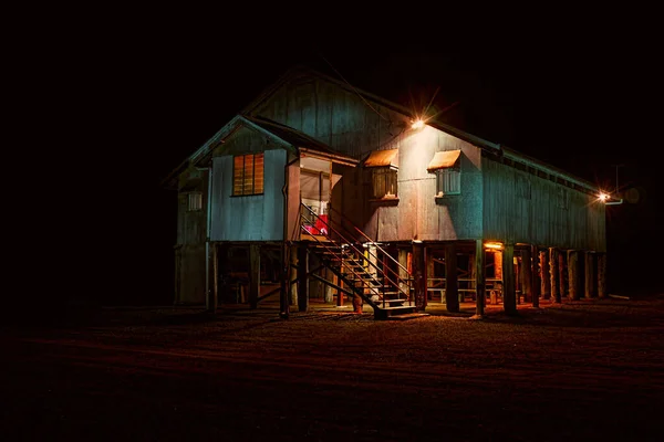 Old Corrugated Iron Dance Hall Dows Creek Central Queensland Lit — Stockfoto