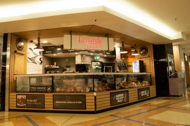 Mackay, Queensland, Avustralya - Mayıs 2022; Lenard 'ın tavuk dükkanı Mount Pleasant Alışveriş Merkezi' nde bir bayilik dükkanı.