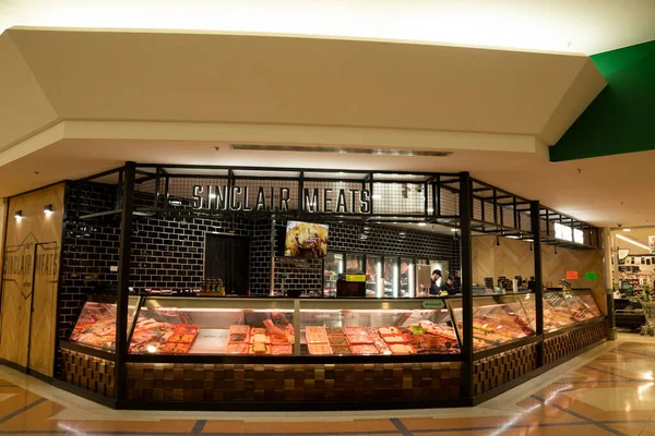 Mackay, Queensland, Austalia - Mayıs 2022; Sinclair Meats, Mount Pleasant alışveriş merkezinde bağımsız bir kasap dükkanı..