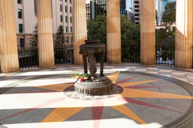 Brisbane, Anzak Meydanı 'ndaki Anma Tapınağı' ndaki sonsuz alev..