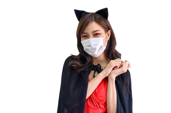 Koronavirüs Karşı Yüz Maskesi Takan Kırmızı Elbise Siyah Şal Giyen — Stok fotoğraf