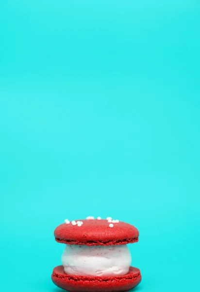 Sweet Red Macaron Isolated Background Copy Space Top Homemade Traditional — Stockfoto