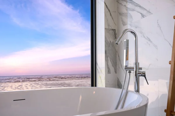 White Bathtub Window Overlooking Beach Sunset Landscape Scenery Luxury Master — Foto de Stock