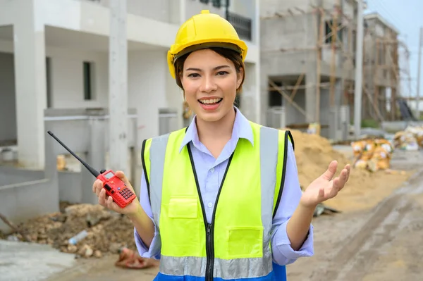Young Construction Engineer Woman Safety Vest Yellow Helmet Holding Radio — Zdjęcie stockowe