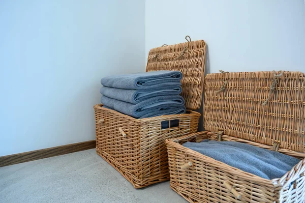 Stack Navy Blue Bath Towels Wicker Basket Floor Copy Space — Foto de Stock
