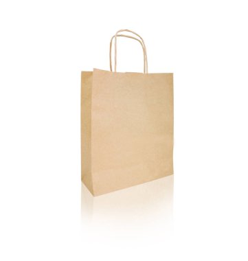 Kahverengi kese kağıdı beyaz arka planda izole edilmiş..