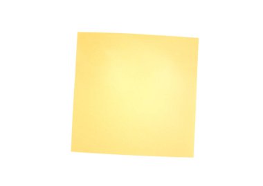 Beyaz arkaplanda izole edilmiş sarı not kağıdı. Metin için yer.