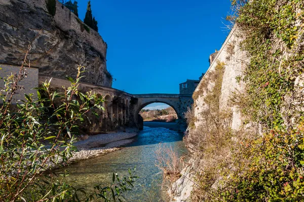 Vaison-la-Romaine, Fransa 'nın güneyindeki Mont Ventoux yakınlarındaki antik bir köy..
