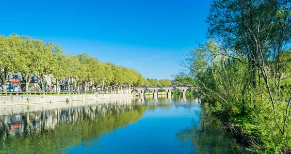 Vidourle tarafından geçen bir ortaçağ kasabası olan Sommires, Fransa 'nın Occitanie bölgesindeki Gard bölgesinde yer almaktadır..