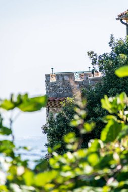 Kartal Yuvası lakaplı gurdon, Fransız Riviera 'sı Cote d' Azur 'daki Alpes-Maritimes' da yer almaktadır.