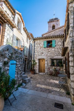 Kartal Yuvası lakaplı gurdon, Fransız Riviera 'sı Cote d' Azur 'daki Alpes-Maritimes' da yer almaktadır.