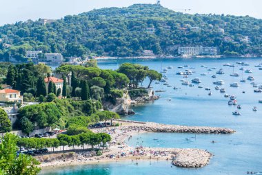 Fransa 'da Fransız Rivierası' nda La Turbie ve Nice arasında Akdeniz kıyısı.