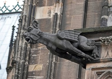 Almanya 'daki Köln Katedrali' nde Gargoyle. Bir çeşit şeytan ya da şeytan..