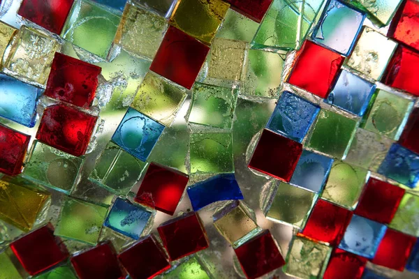Bunte Quadratische Glasmosaiksteine Auf Einer Glasplatte Aufgeklebt Gemeint Als Hintergrund — Stockfoto