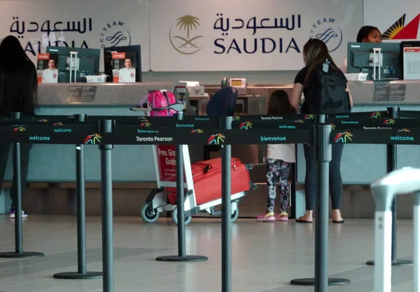 Toronto Ontario Kanada Października 2016 Lotnisko Toronto Pearson Yyz Kobieta — Zdjęcie stockowe