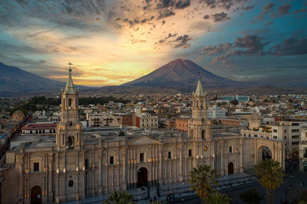 Luftaufnahme Der Plaza Armas Mit Der Kathedrale Von Arequipa Und lizenzfreie Stockbilder