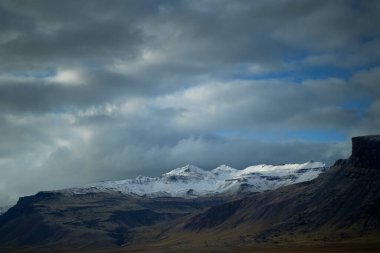 Batı İzlanda 'daki doğa manzarası, Snaefellsnes yarımadası. Gündüz dağları