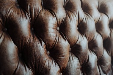 Klasik kanepe kahverengi deri soyut arka plan. Seçici odak