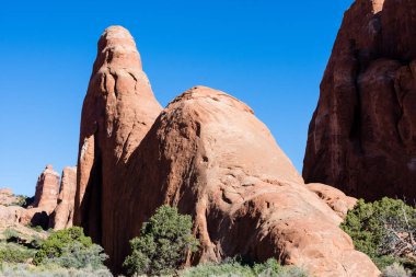 Utah, ABD 'deki Arches Ulusal Parkı' ndaki Devils Garden patikasının görüntüsü