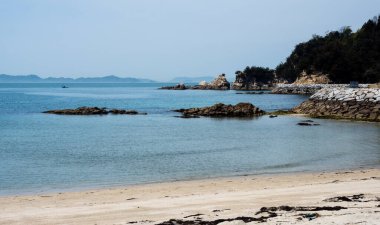 Kazahaya no-sato Fuwari 'deki güzel sahil Matsuyama, Ehime Bölgesi, Japonya