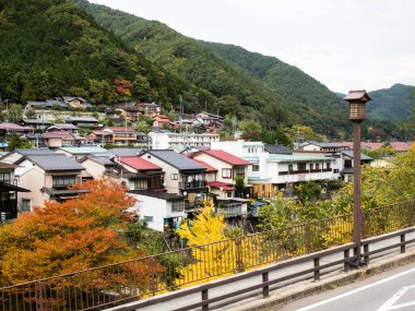 Kiso, Nagano Bölgesi, Japonya - 23 Ekim 2017 Kiso-Fukushima, Kiso Vadisi 'ndeki tarihi küçük bir kasaba.