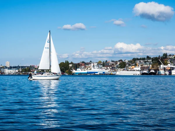 Seattle Usa October 2018 Ιστιοπλοϊκό Σκάφος Στη Lake Union Μια — Φωτογραφία Αρχείου