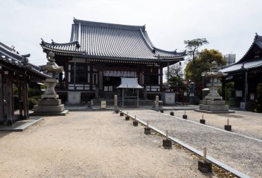 Imabari, Japonya - 11 Nisan 2018: Nankobo 'nun ana salonu, Shikoku haccının 55 numaralı tapınağı