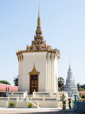 Phnom Penh, Kamboçya - 11 Şubat 2017 Kamboçya Kraliyet Sarayı içindeki bir Budist tapınağı olan Gümüş Pagoda kompleksi üzerine