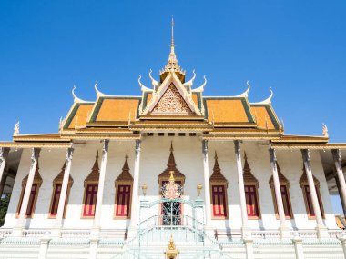 Phnom Penh, Kamboçya - 11 Şubat 2017: Gümüş Pagoda, Kamboçya Kraliyet Sarayı içindeki bir Budist tapınağı
